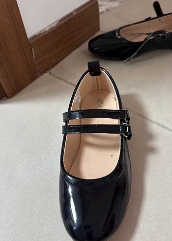 Kızlar için Siyah Rugan Tokalı Bale Ayakkabısı - Görsel 4