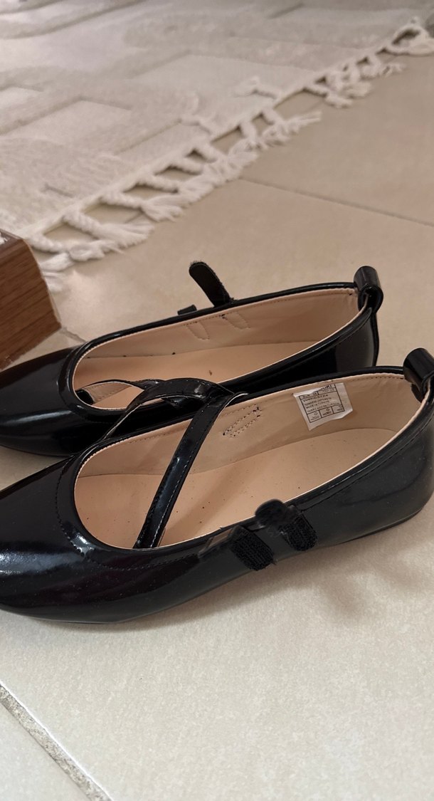 Kızlar için Siyah Rugan Tokalı Bale Ayakkabısı - Görsel 2