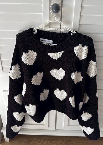 Beyaz Kalp Desenli Siyah Örgü Kazak - Görsel 2