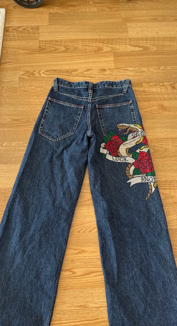 Nakışlı Kemerli Kadın Kot Pantolon - Görsel 3