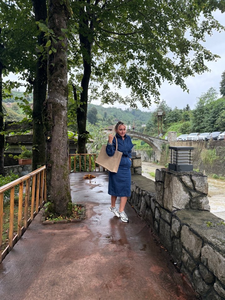 Uzun Mavi Denim Kadın Yağmurluk - Görsel 3