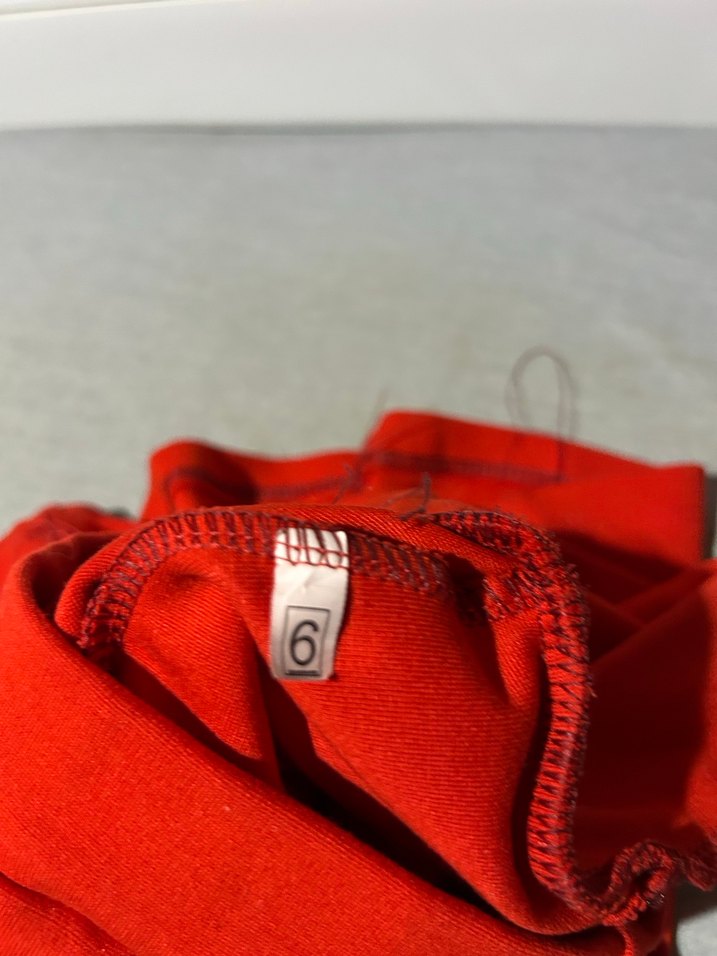 Kırmızı Etek - Görsel 2