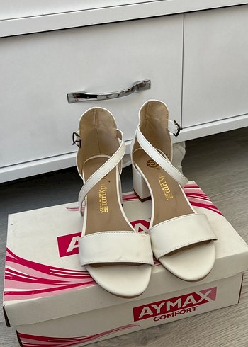 Beyaz Tokalı Blok Topuklu Abiye Ayakkabı - Görsel 3