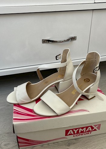 Beyaz Tokalı Blok Topuklu Abiye Ayakkabı - Görsel 2