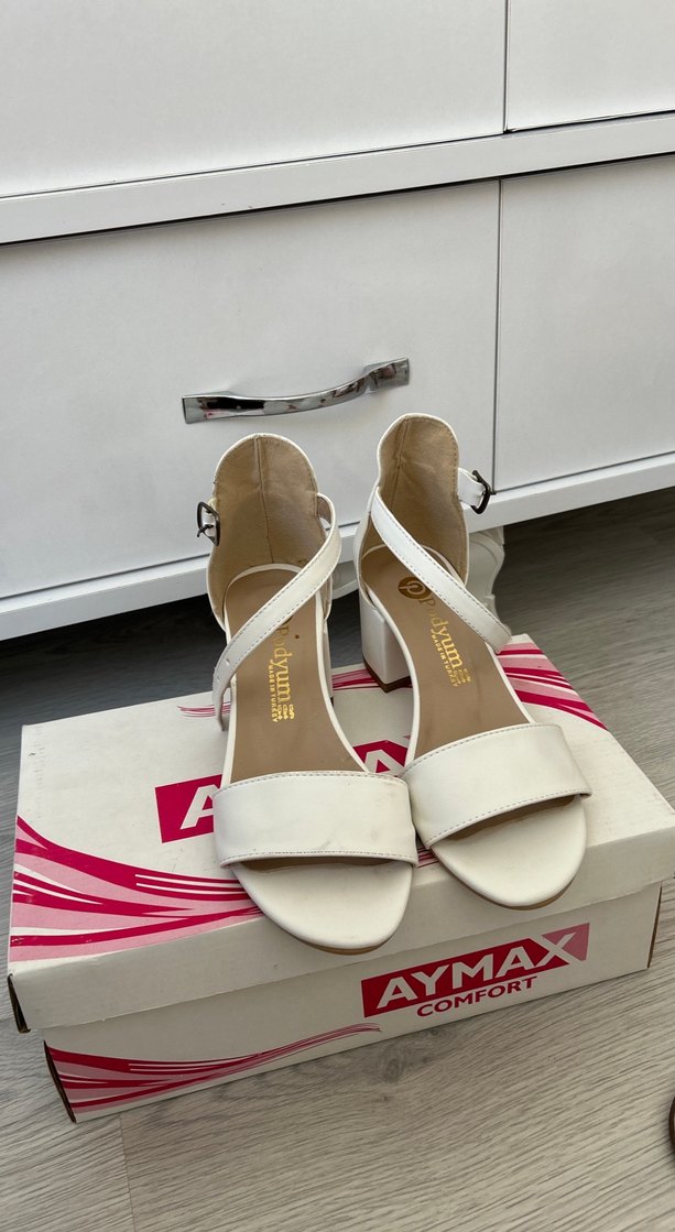 Beyaz Tokalı Blok Topuklu Abiye Ayakkabı - Görsel 3