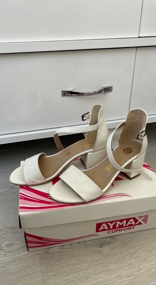 Beyaz Tokalı Blok Topuklu Abiye Ayakkabı - Görsel 2