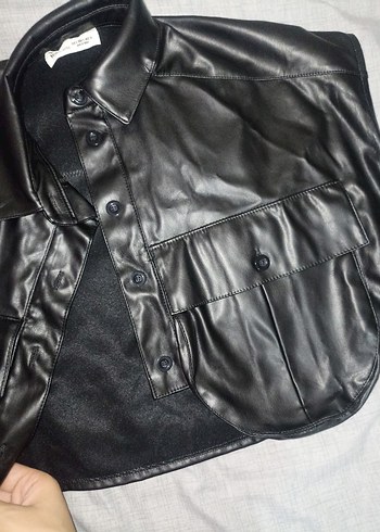 Zara Düğmeli Siyah Kolsuz Deri Biker Ceket