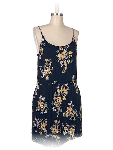 H&M Kısa Tulum %70 İndirimli.