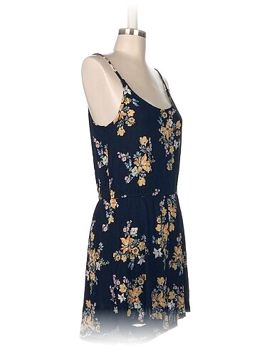 H&M H&M Kısa Tulum %70 İndirimli.