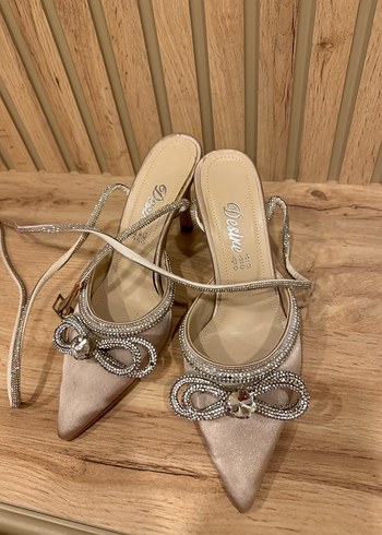 Bej Parlak Stiletto Kadın Ayakkabı