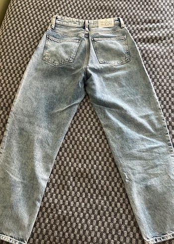 Mavi Jeans Mavi dizleri yırtık jean