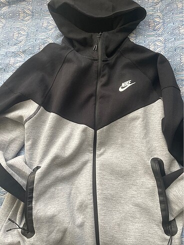 Nike tech