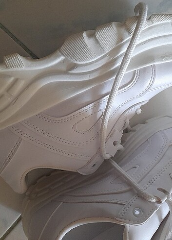40 Beden beyaz Renk Beyaz yüksek spor ayakkabı ALMAYACAGINIZ ÜRÜNE TEKLİF VERMEYİN 