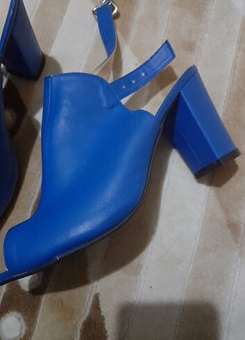 Diğer Mavi kalın topuklu sandalet ALMAYACAGINIZ ÜRÜNE TEKLİF VERMEYİN 