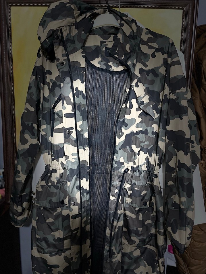 Kahverengi Kamuflajlı Kemerli Kadın Yağmurluk - Görsel 4