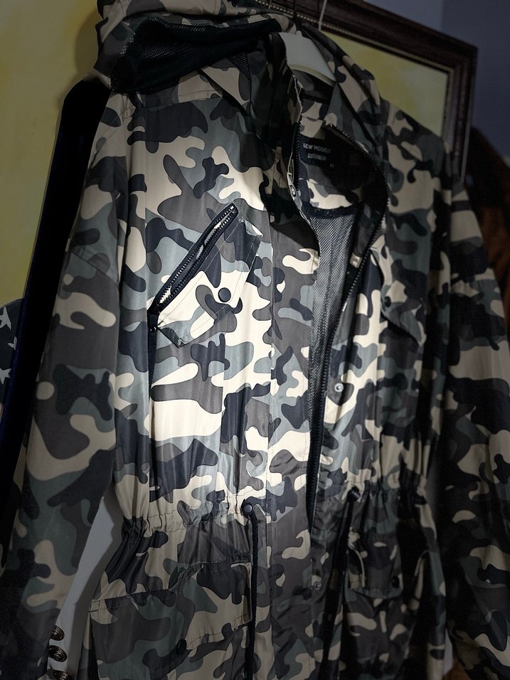 Kahverengi Kamuflajlı Kemerli Kadın Yağmurluk - Görsel 5