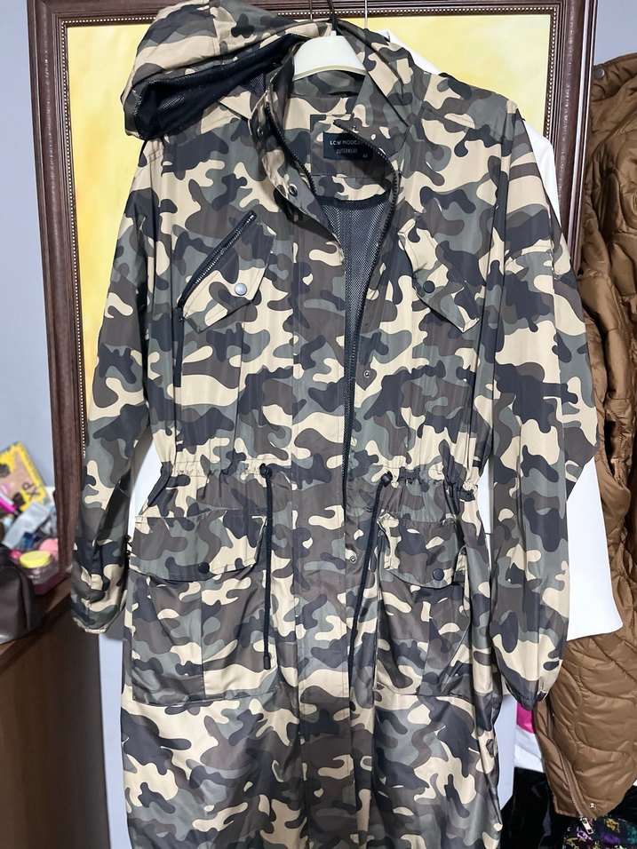 Kahverengi Kamuflajlı Kemerli Kadın Yağmurluk - Görsel 2