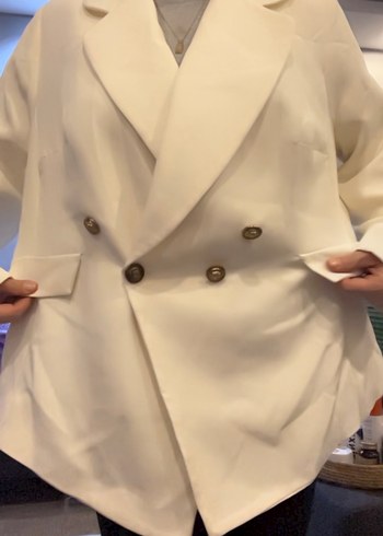 Düğmeli Beyaz Kadın Midi Blazer - Görsel 4