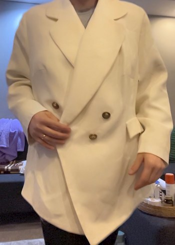 Düğmeli Beyaz Kadın Midi Blazer - Görsel 6