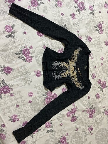 Dekolteli crop