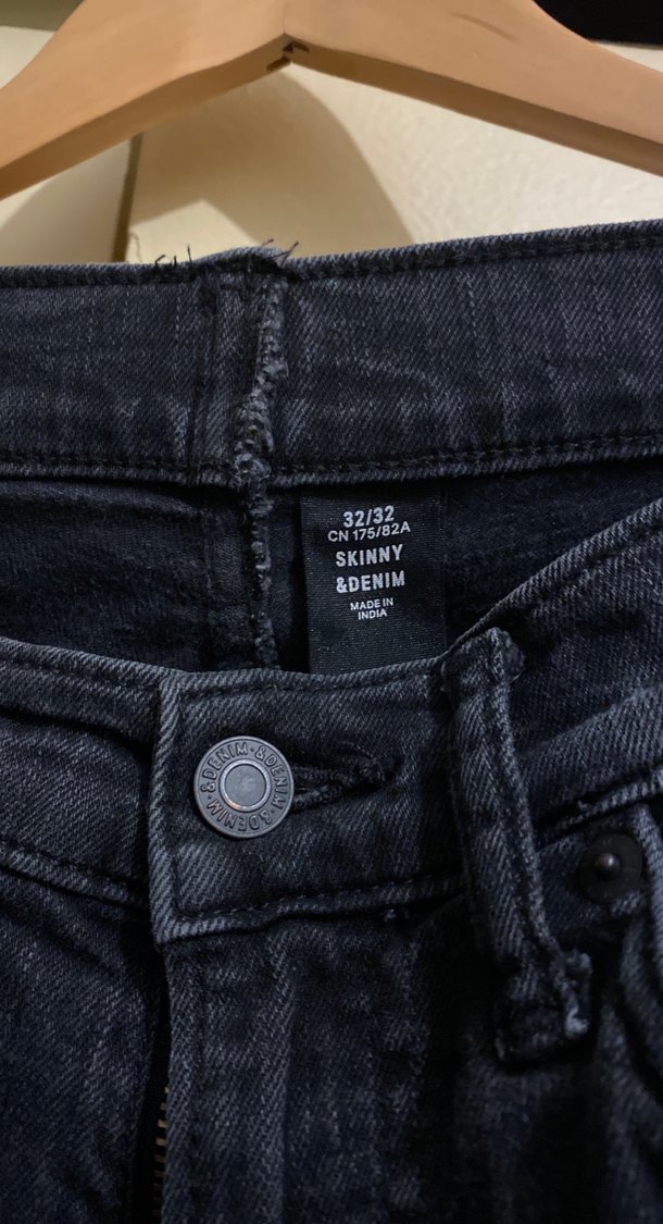 Dizleri Yırtık Siyah Kot Pantolon - Görsel 3