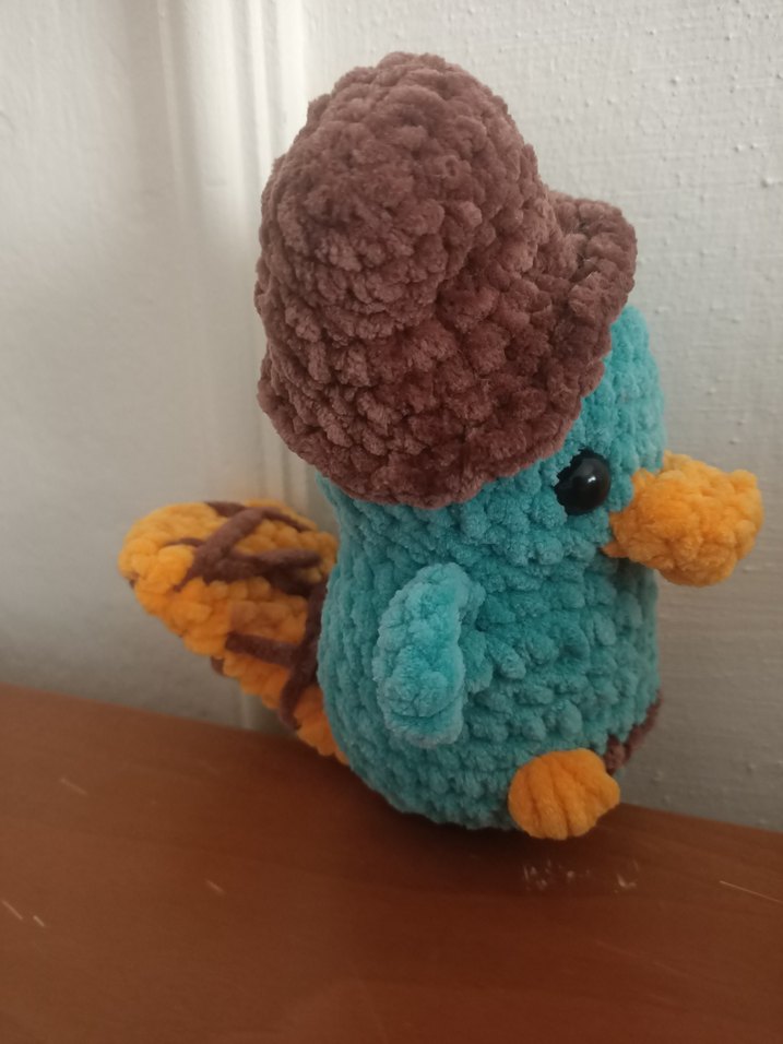 Çizgi film karakteri sevimli evcil hayvan ornitorenk pery - Görsel 4