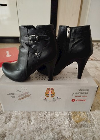 Kemer Detaylı Siyah Deri Kadın Dolgu Topuk Bot - Görsel 2