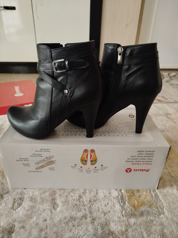 Kemer Detaylı Siyah Deri Kadın Dolgu Topuk Bot - Görsel 2