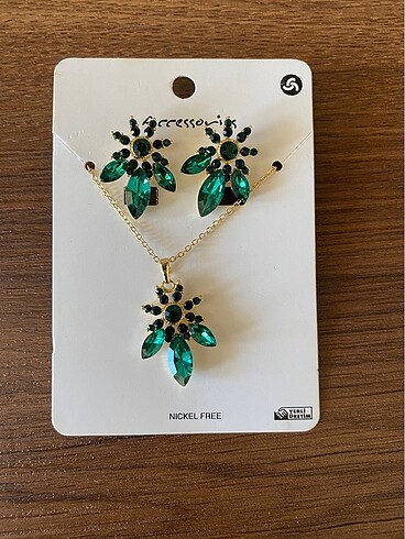 Accessorize Yeşil zirkon taşlı kolye ve küpe seti