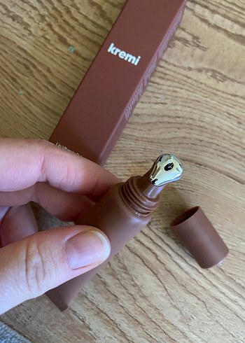 Kremi Kahverengi Dudak Parlatıcısı - Görsel 4