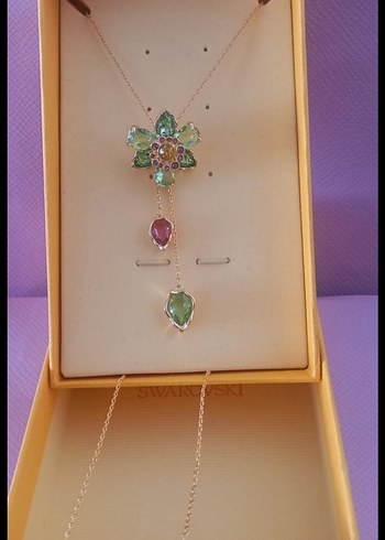 Swarovski Model Idyllia Yeşil Çiçek Y Kolye