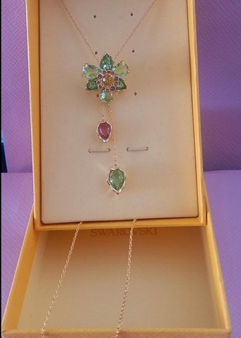 swarovski Swarovski Model Idyllia Yeşil Çiçek Y Kolye
