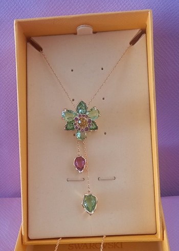 Beden Swarovski Model Idyllia Yeşil Çiçek Y Kolye