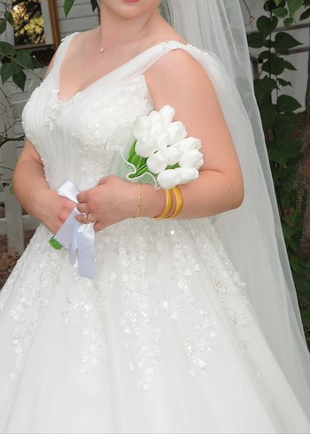 Helen model a kesim, omuz pelerinli özel dikim gelinlik.