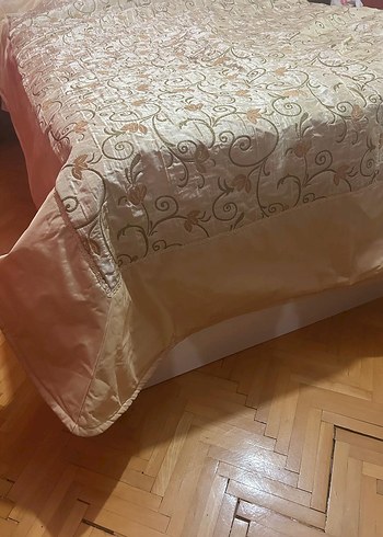 Diğer İçi astarlı,nakışlı bej pike takımı