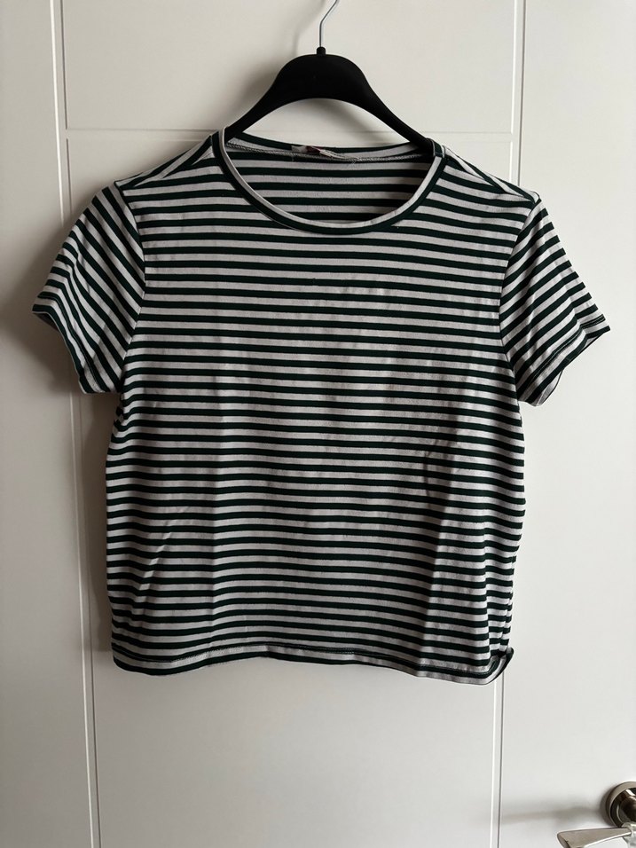 Gri Çizgili Kısa Kollu Kadın Tişört - Görsel 2