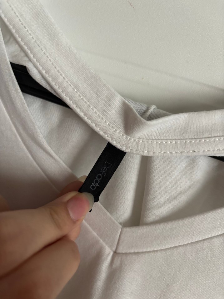 Beyaz V Yaka Kadın Tişört - Görsel 2