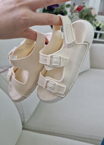 Kız Çocuk Beyaz Tokalı Kauçuk Terlik - Görsel 2