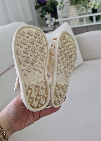 Beyaz Elastik Bantlı Kız Çocuk Terliği - Görsel 2