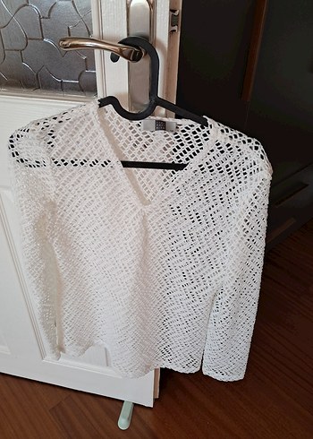 Dantel Detaylı Beyaz V Yakalı Kadın Bluz - Görsel 2