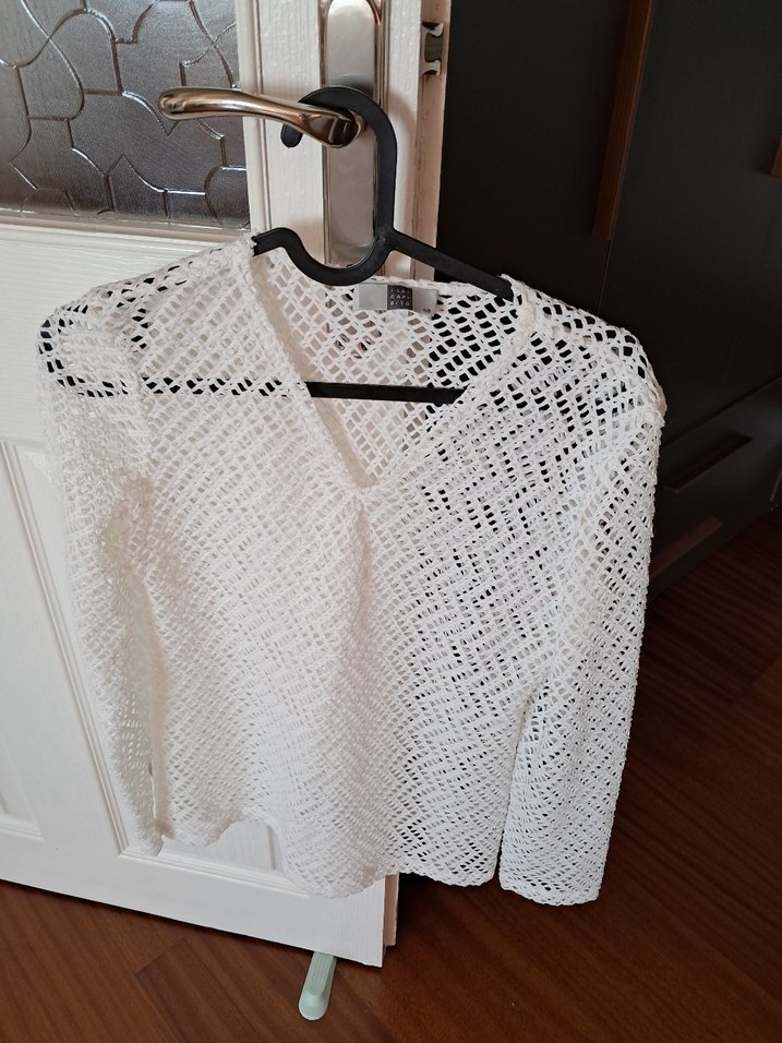 Dantel Detaylı Beyaz V Yakalı Kadın Bluz - Görsel 2