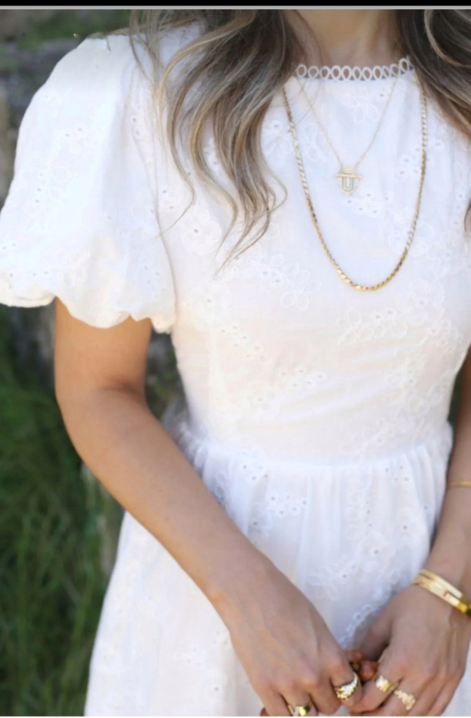 Beyaz sırt bağlama detay brode çiçek işlemeli elbise - Görsel 5