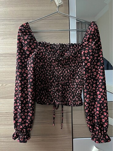 Pembe çiçekli bluz