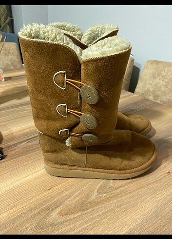 Ugg bot