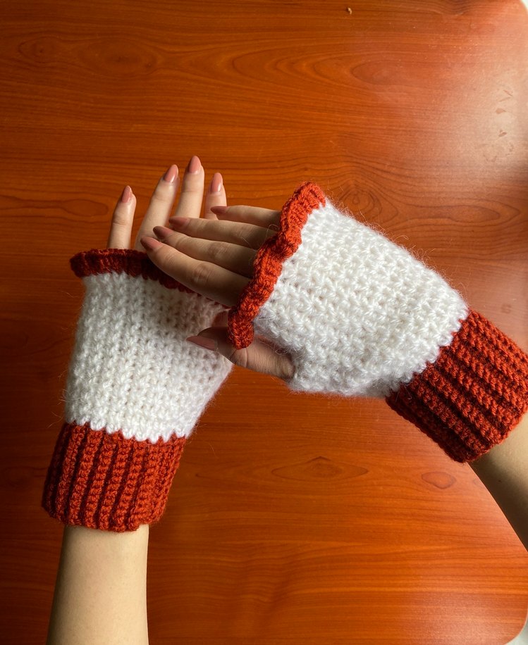 Beyaz ve Kiremit Rengi Örgü Eldiven - Görsel 3