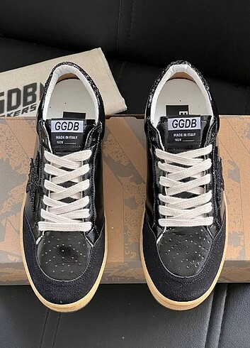 Golden Goose Deluxe Golden goose