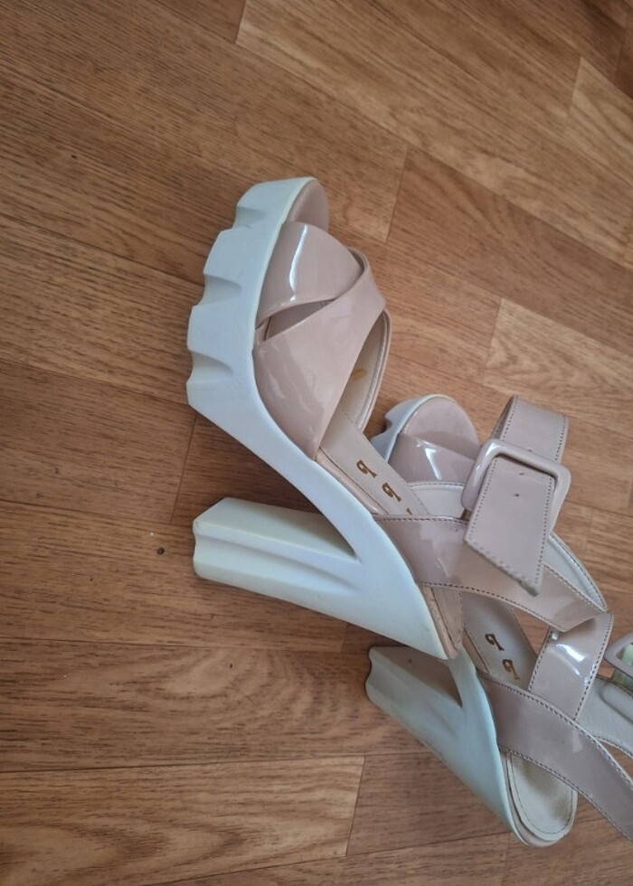 Topuklu ayakkabı - Görsel 2