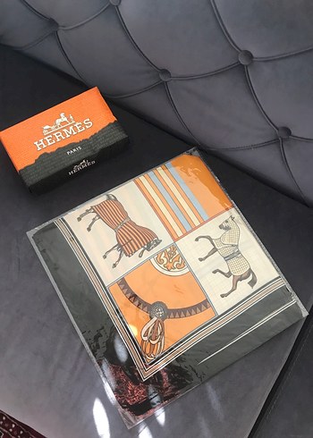 Beden Hermes Camel At Desenli İpek Kadın Fular