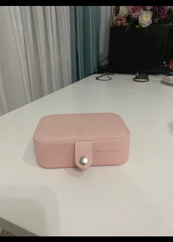 Beden Renk Pastel Pembe Taşınabilir Makyaj ve Takı Kutusu