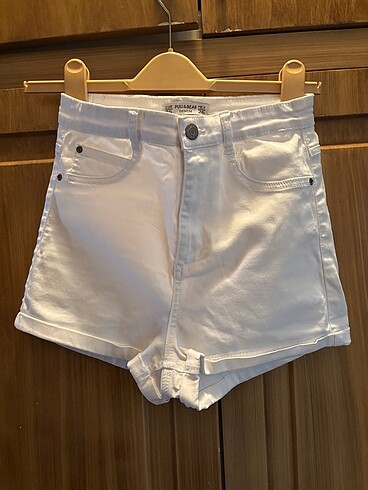 Pull and Bear Beyaz şort